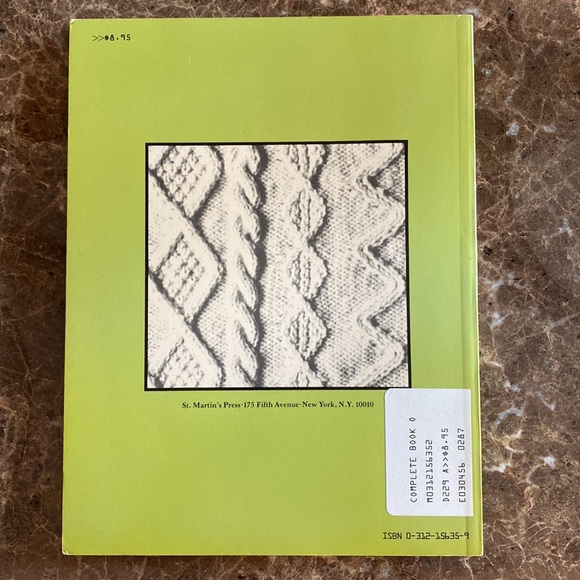 The Complete Book of Traditional Aran Knitting by Shelagh Hollingworth, New - Picture 4 of 12